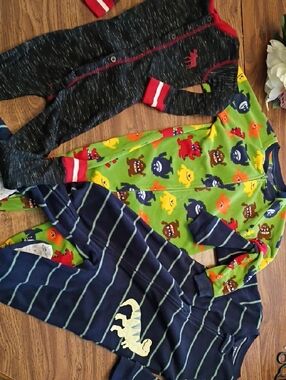 🦖2T Boys Pajamas Bundle